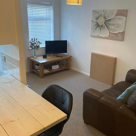 One Bedroom Ground Floor Flat Central 奇切斯特 外观 照片